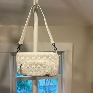 Lug RFID Vegan Faux Leather Flyer VL White